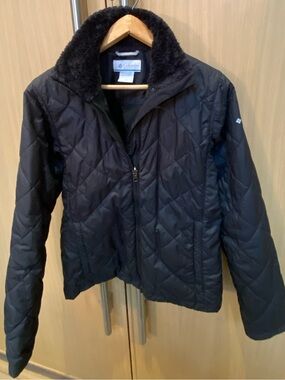Columbia Women’s Black Quilted Puffer Jacket with Faux-Fur Collar